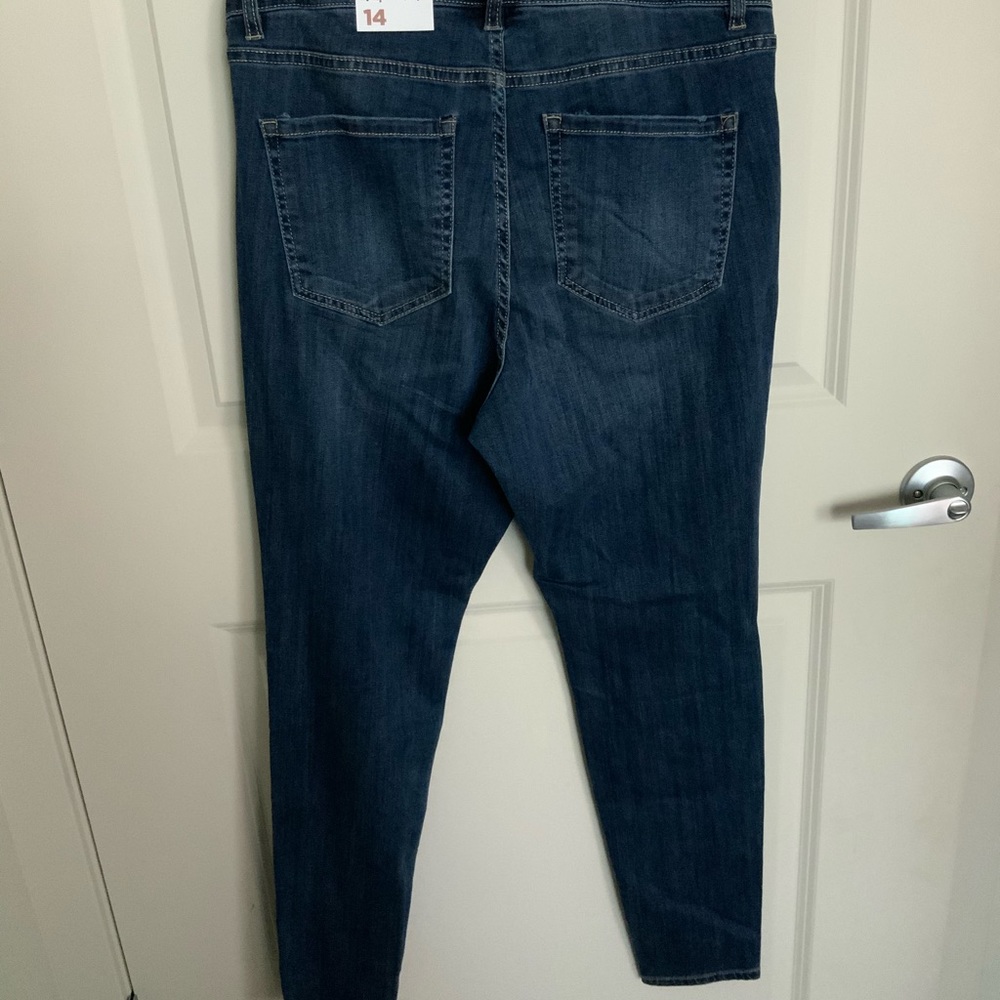 🆕 SUPER STRETCH DISTRESSED👖 w/animal print🐆 - Picture 2 of 5